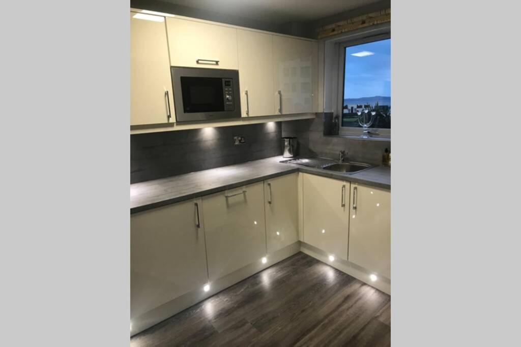 Largs Sea Front, Modern Apartment Екстериор снимка