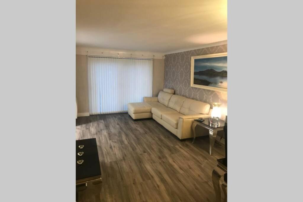 Largs Sea Front, Modern Apartment Екстериор снимка