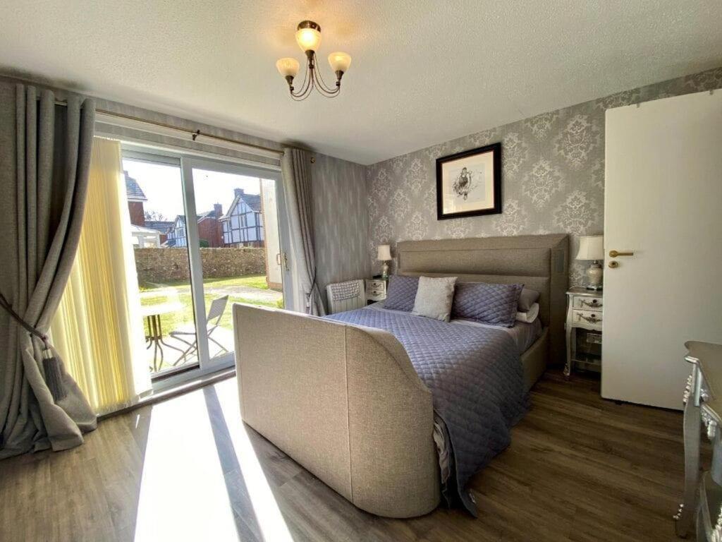 Largs Sea Front, Modern Apartment Екстериор снимка