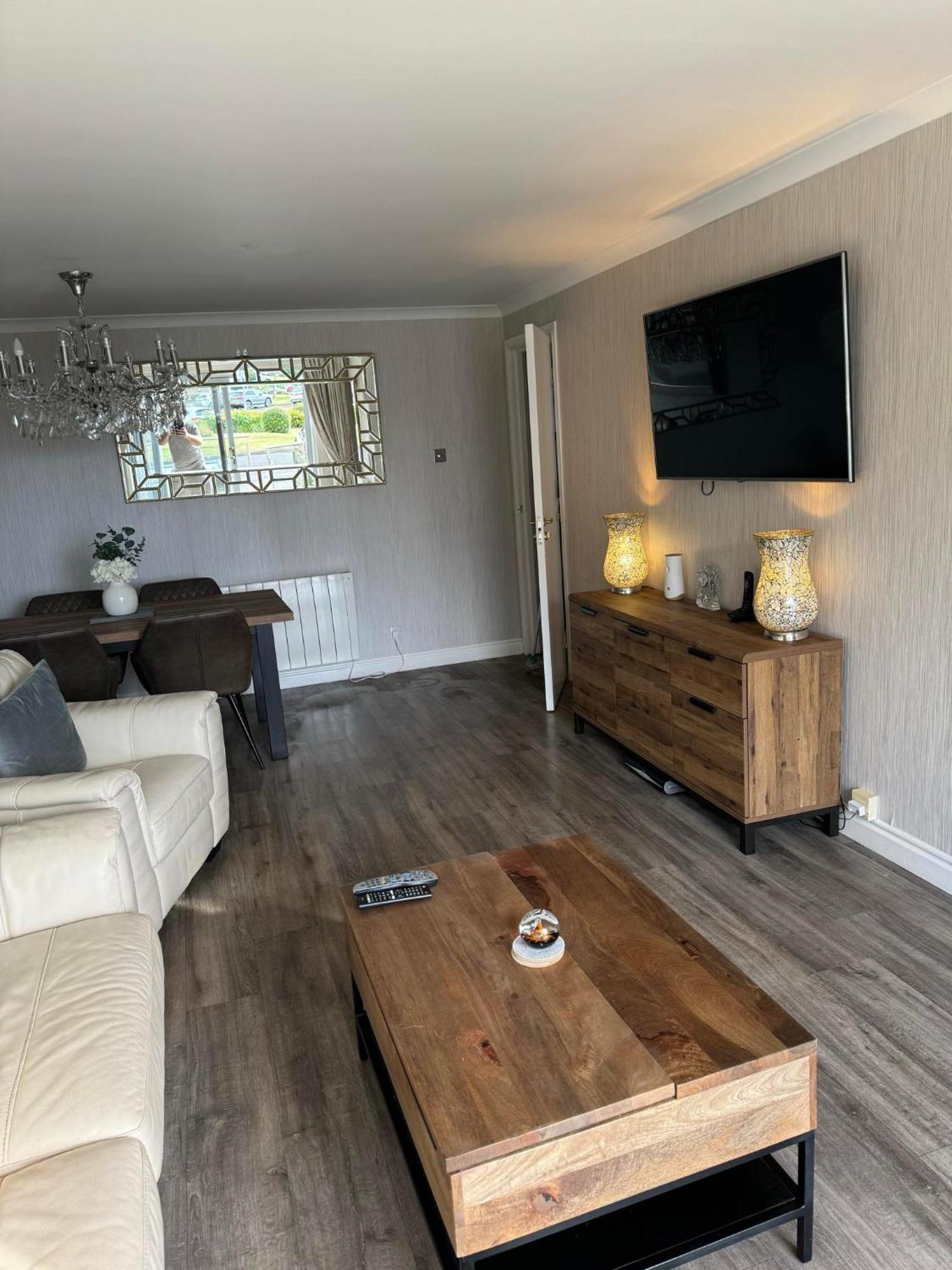 Largs Sea Front, Modern Apartment Стая снимка